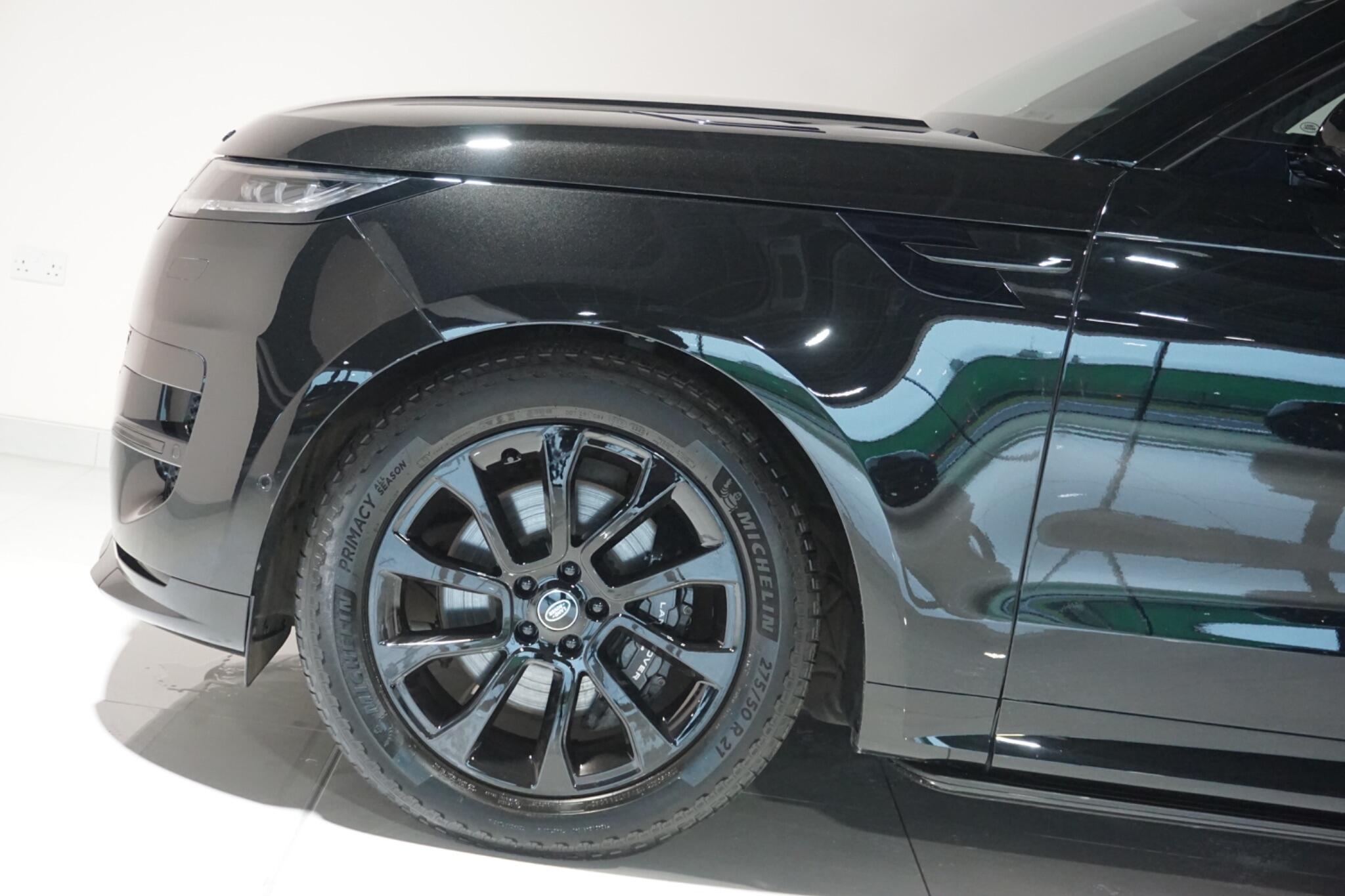 Land Rover Range Rover Sport 3.0 D300 MHEV Dynamic SE SUV 5dr Diesel Auto 4WD Euro 6 (s/s) (300 ps)